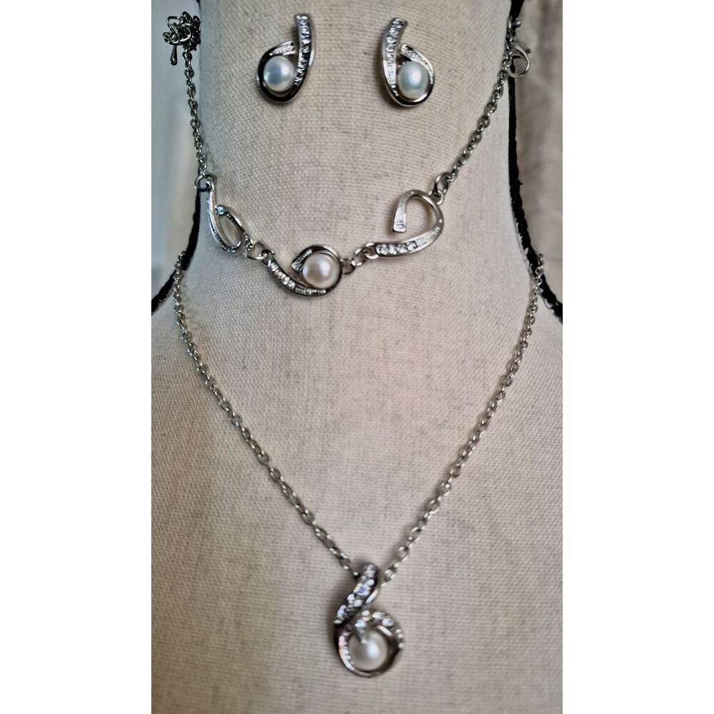 Silver Tone Faux Pearl Rhinestone Necklace, Bracelet, & Earrings Set